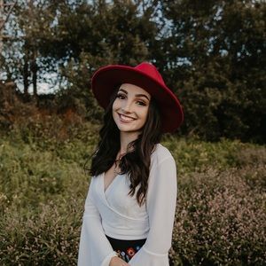 Meet your Posher, Adriana